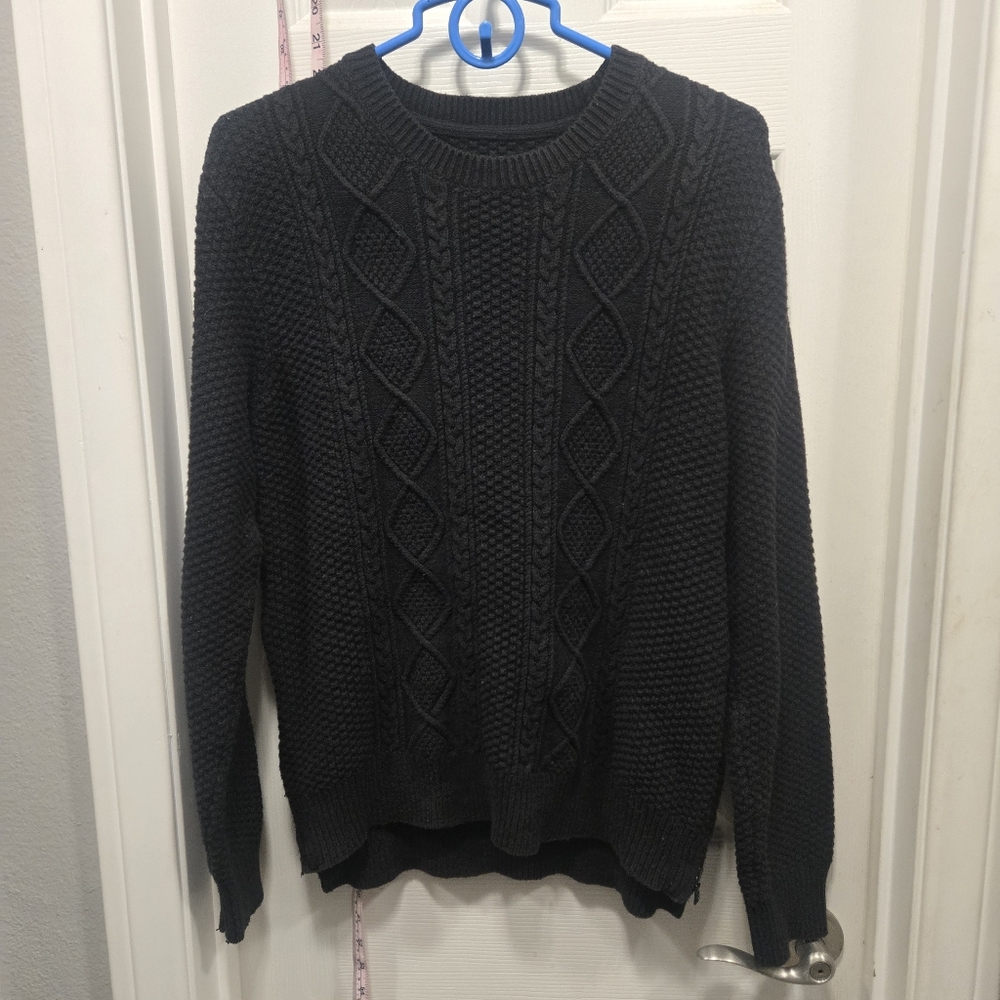 Izzue sweater size 3/L